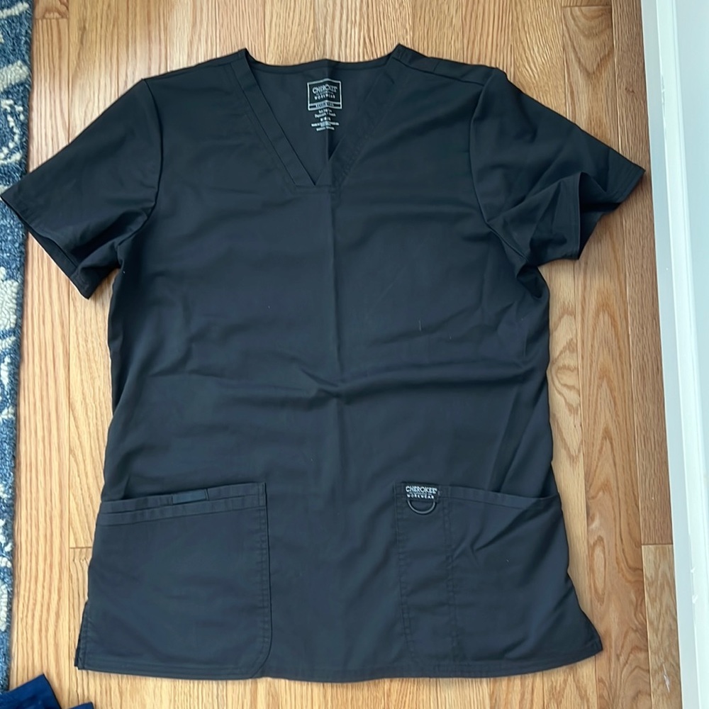 Cherokee women’s scrub top size medium